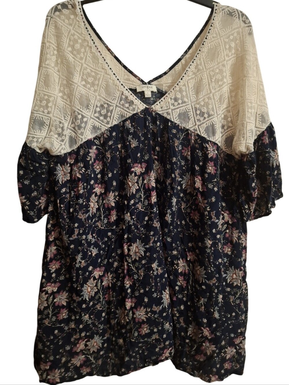 NWOT Umgee Navy Floral Tunic with Cream Lace Shoulders Flutter Sleeves Size L